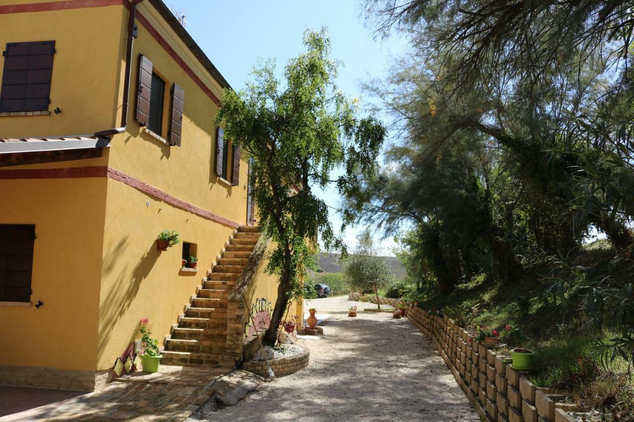 Agriturismo Fattoria Del Colle Iesi Exterior foto