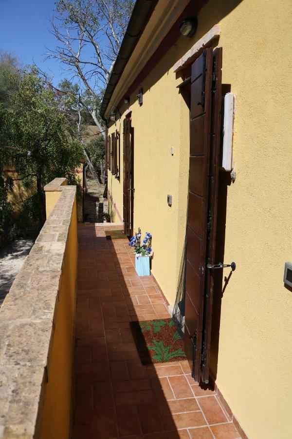 Agriturismo Fattoria Del Colle Iesi Exterior foto