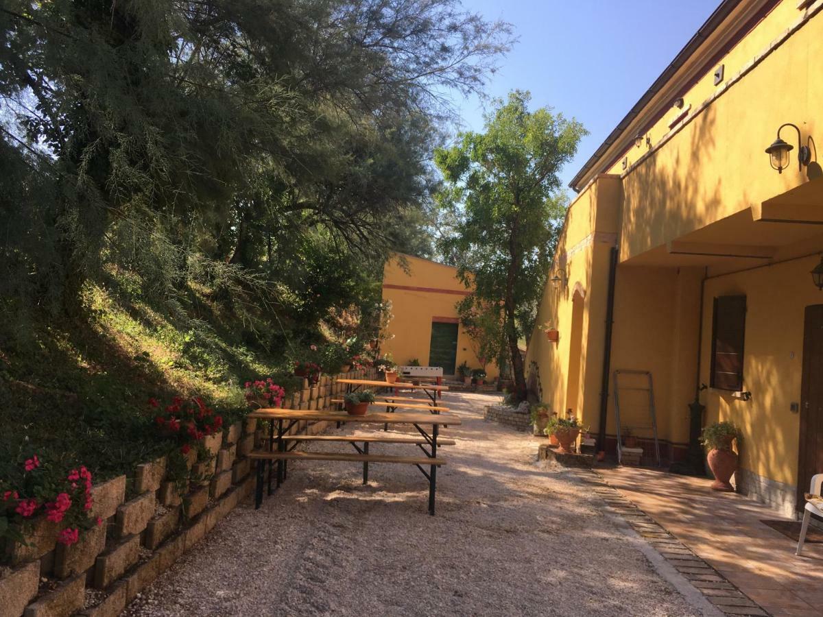 Agriturismo Fattoria Del Colle Iesi Exterior foto
